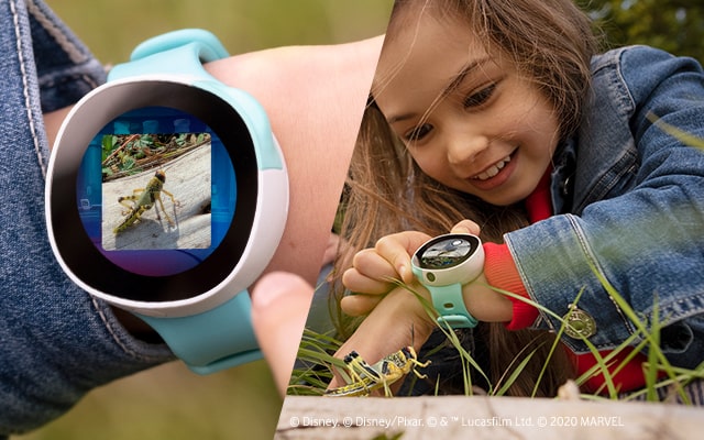 Smartwatch Neo na cor azul com uma fotografia tirada no ecrã e criança a tirar uma fotografia através do  smartwatch Neo na cor menta colocado no seu pulso 