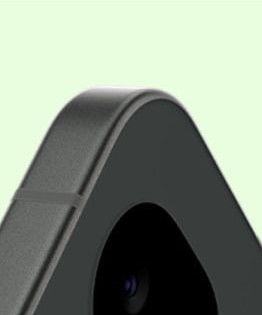 Grande plano da parte traseira do Pixel 10a em Obsidiana.