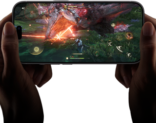 Vista frontal do iPhone 18 Pro, a mostrar as capacidades de desempenho do processador A20 Pro com uma cena do jogo Monster Hunter Outlanders